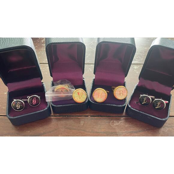 HJ Cuff Links and Button Covers Approximately 75 pieces. Most with initials. - Picture 1 of 3